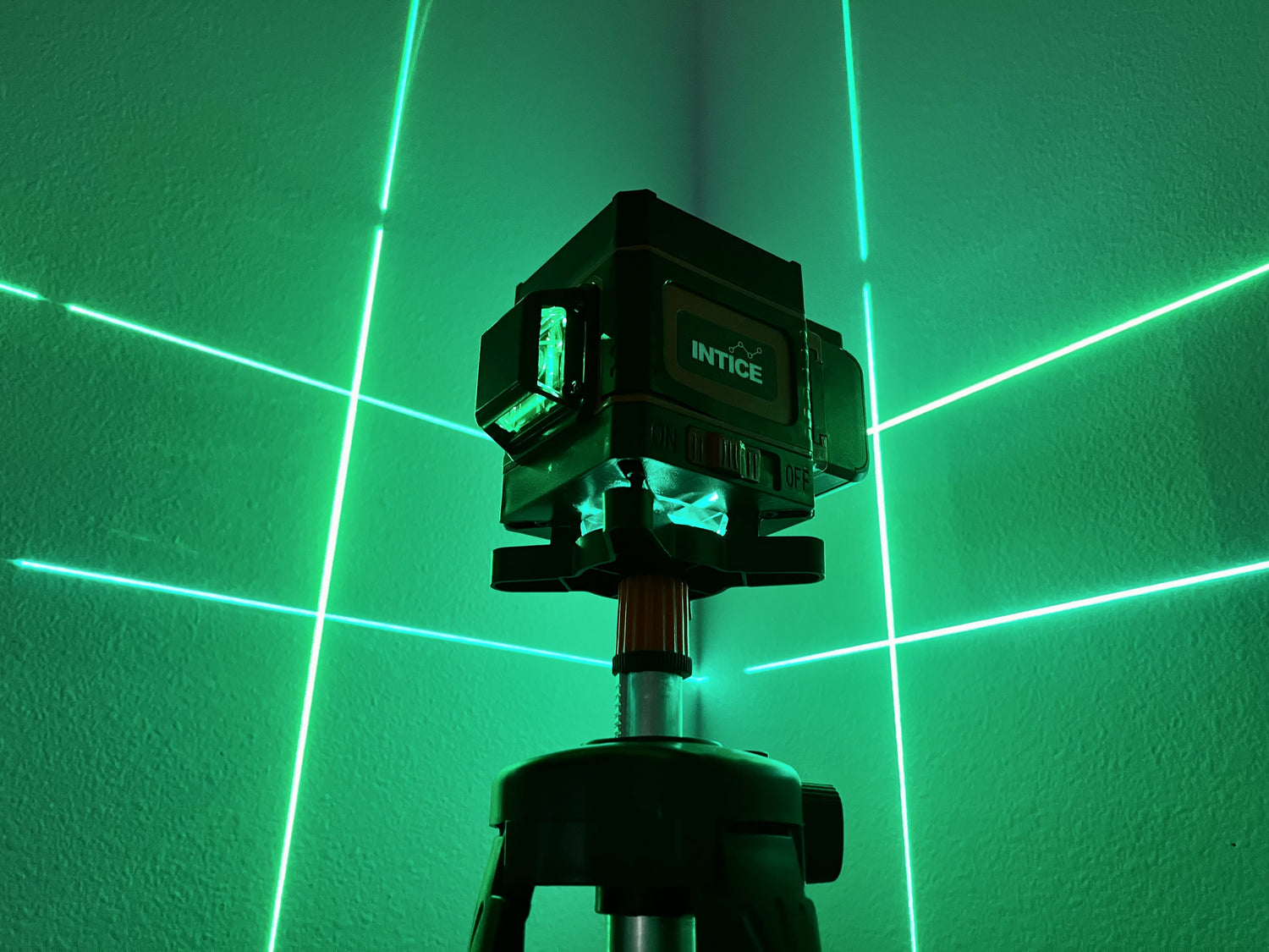 Niveau Laser Avec Régle 15cm Beetro TC0327 - imychic